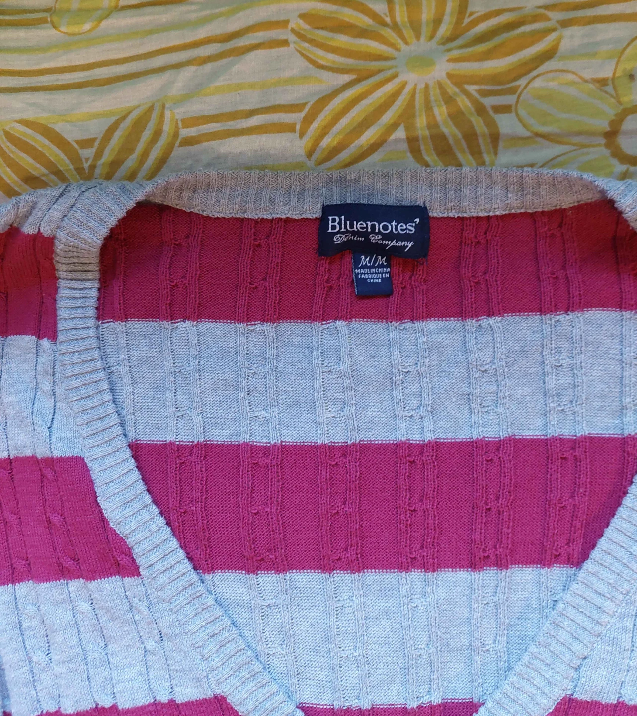 Pink and grey striped sweater with a V-neckline - photo 4