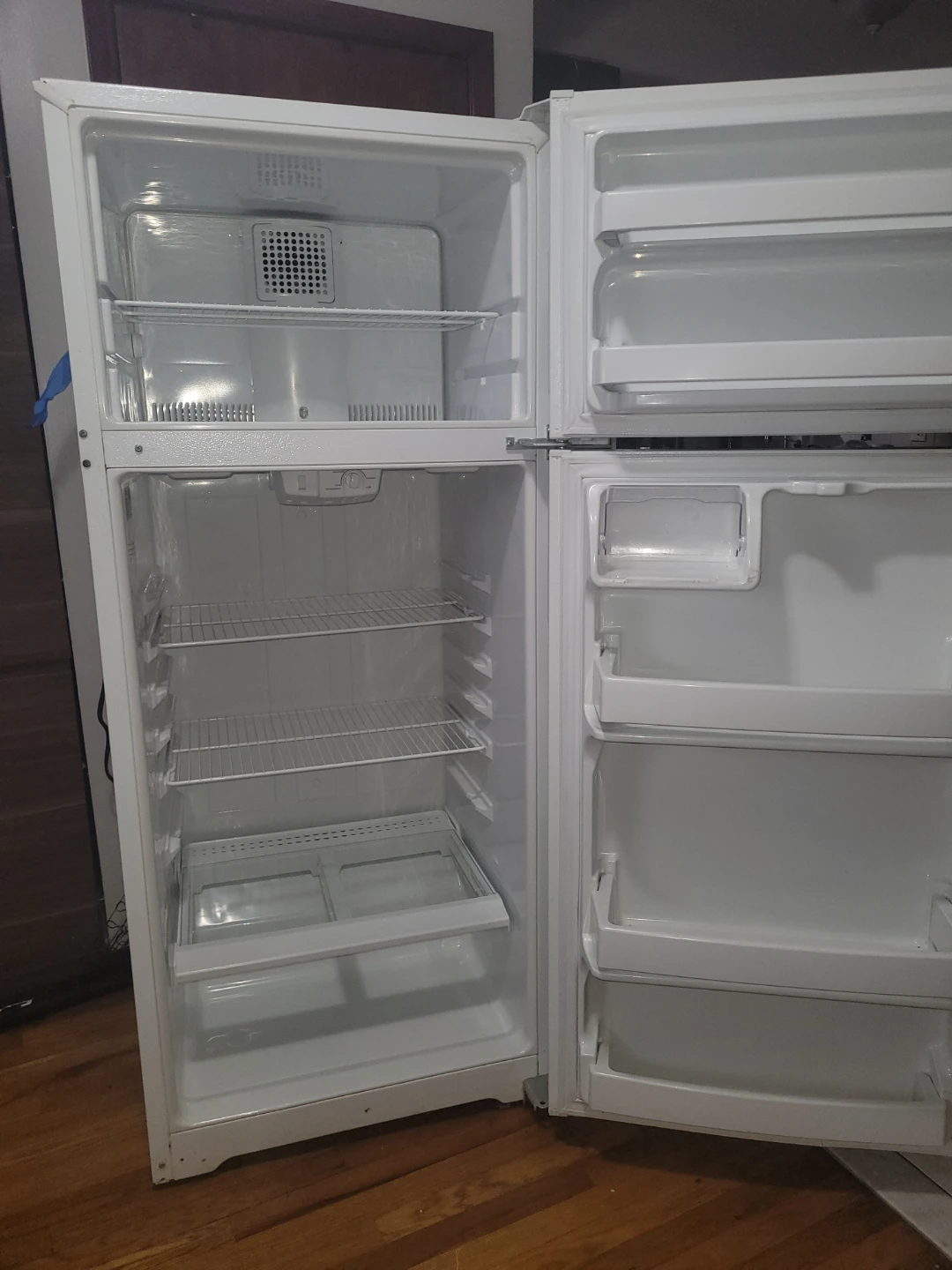 Hotpoint Refrigerator - photo 2