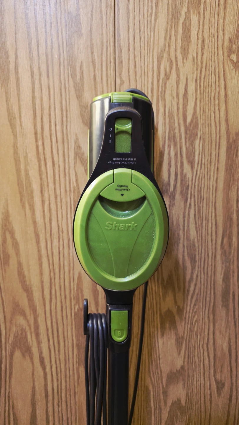 Shark CS110GN Corded Stick Vacuum. - photo 2