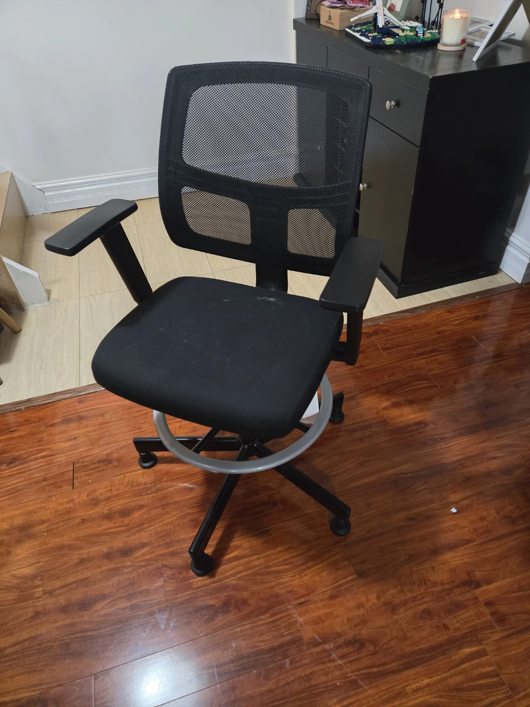 Black Mesh Office Chair with Footrest