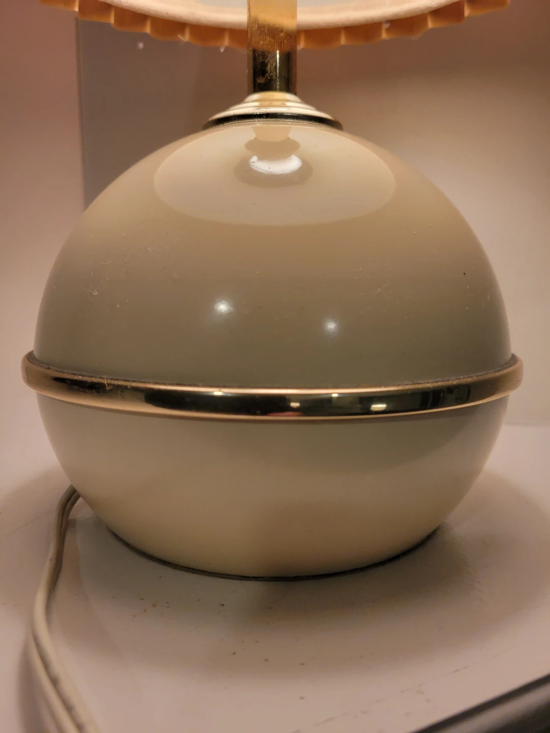 Vintage Mid Century Cream & Gold Table Lamp with Pleated Shade - photo 4