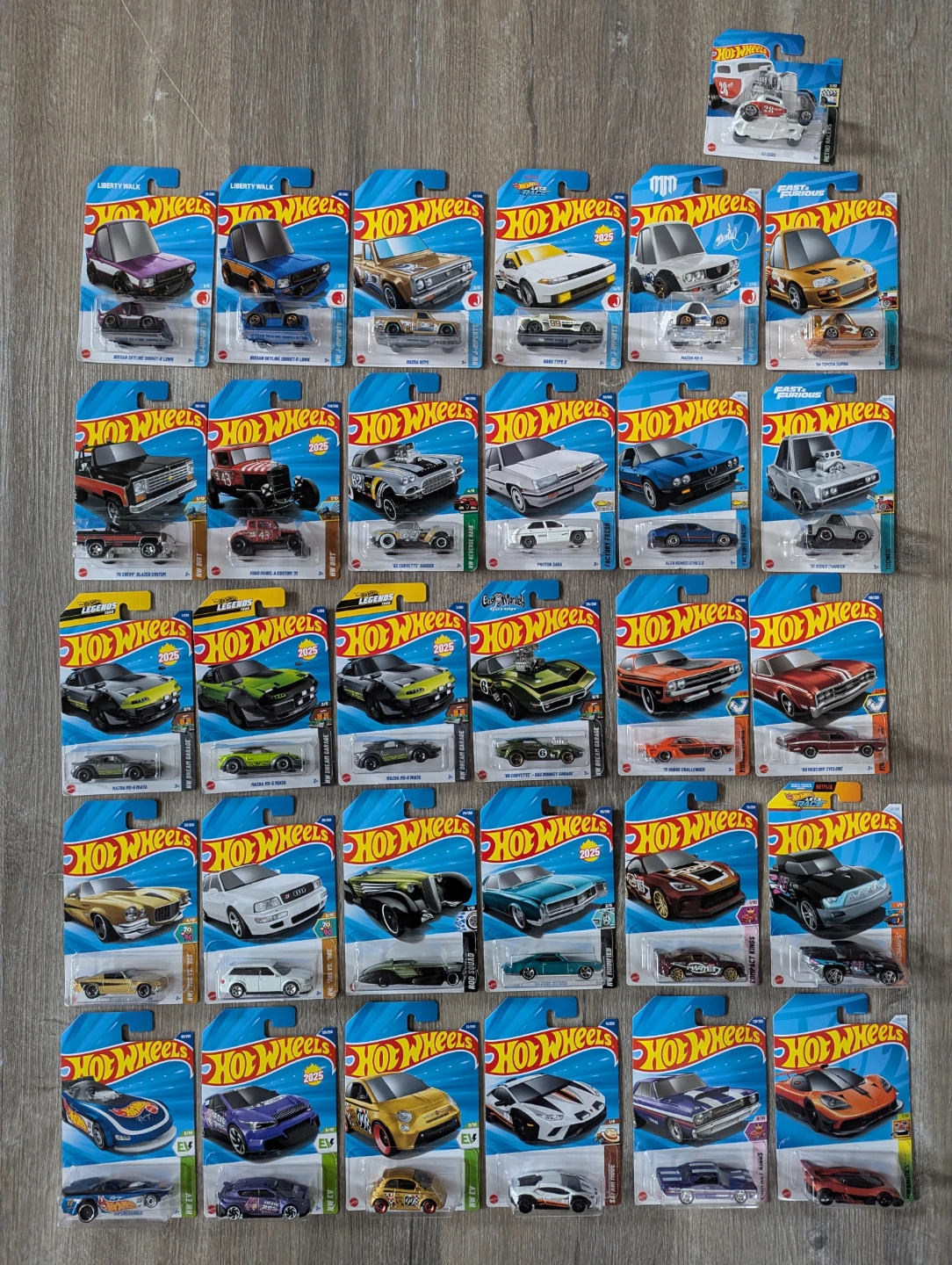 31 Hot Wheels Lot
