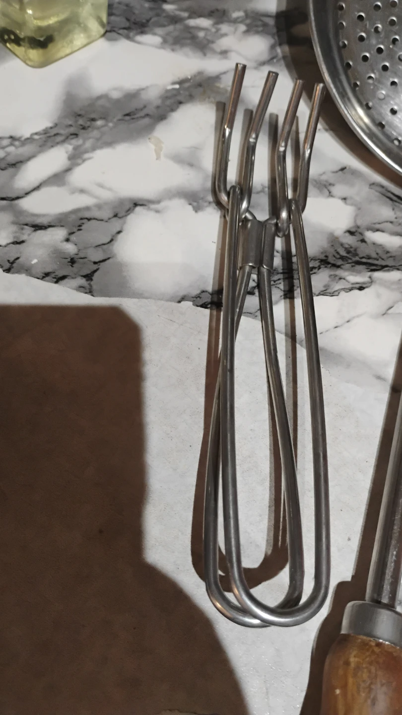 Kitchen Utensils Set - Strainer, Ice Cream Scoop, Tongs, Whisk - photo 4