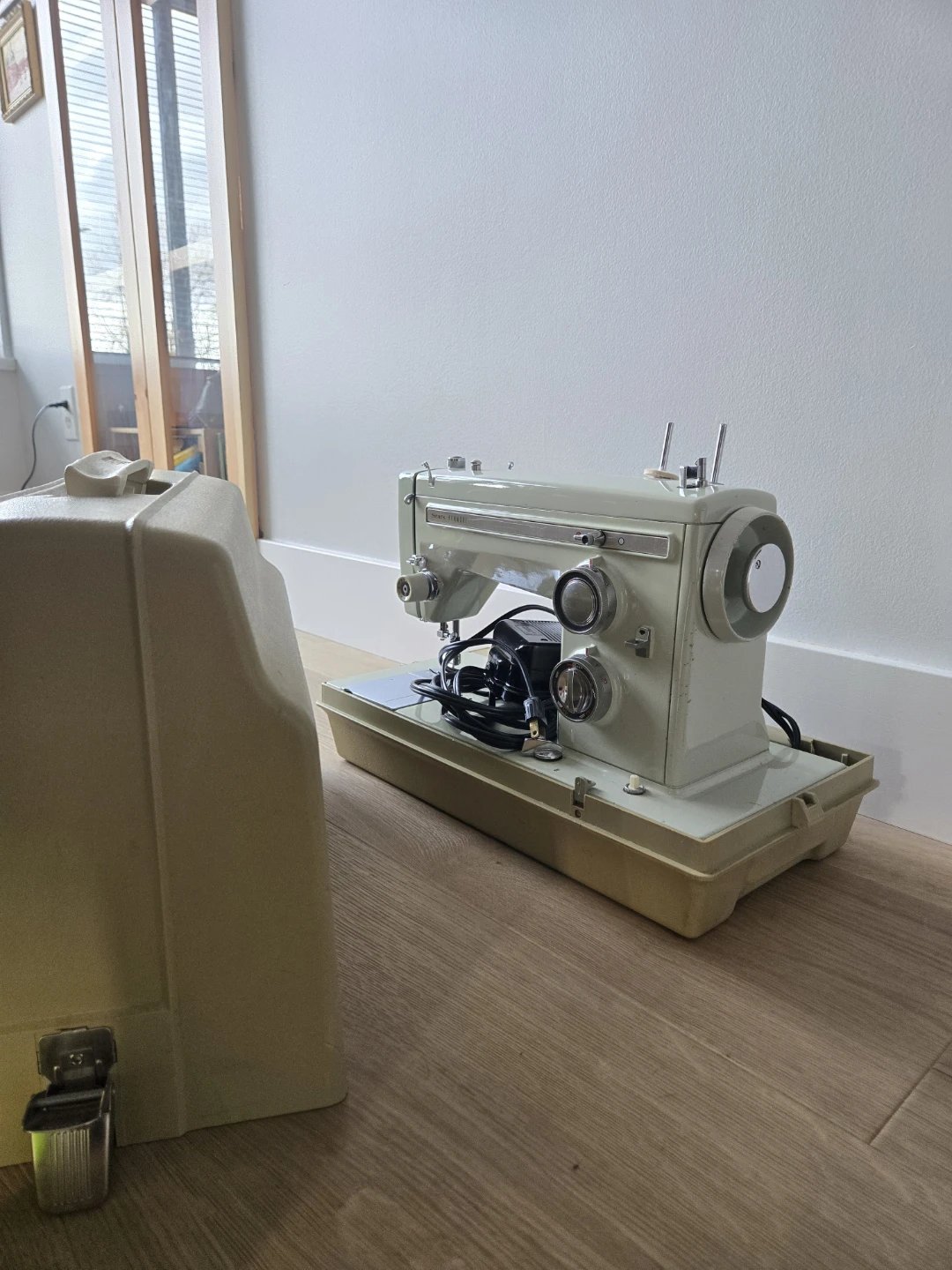 VINTAGE Sears Kenmore Sewing Machine with Case 🥕 - photo 5