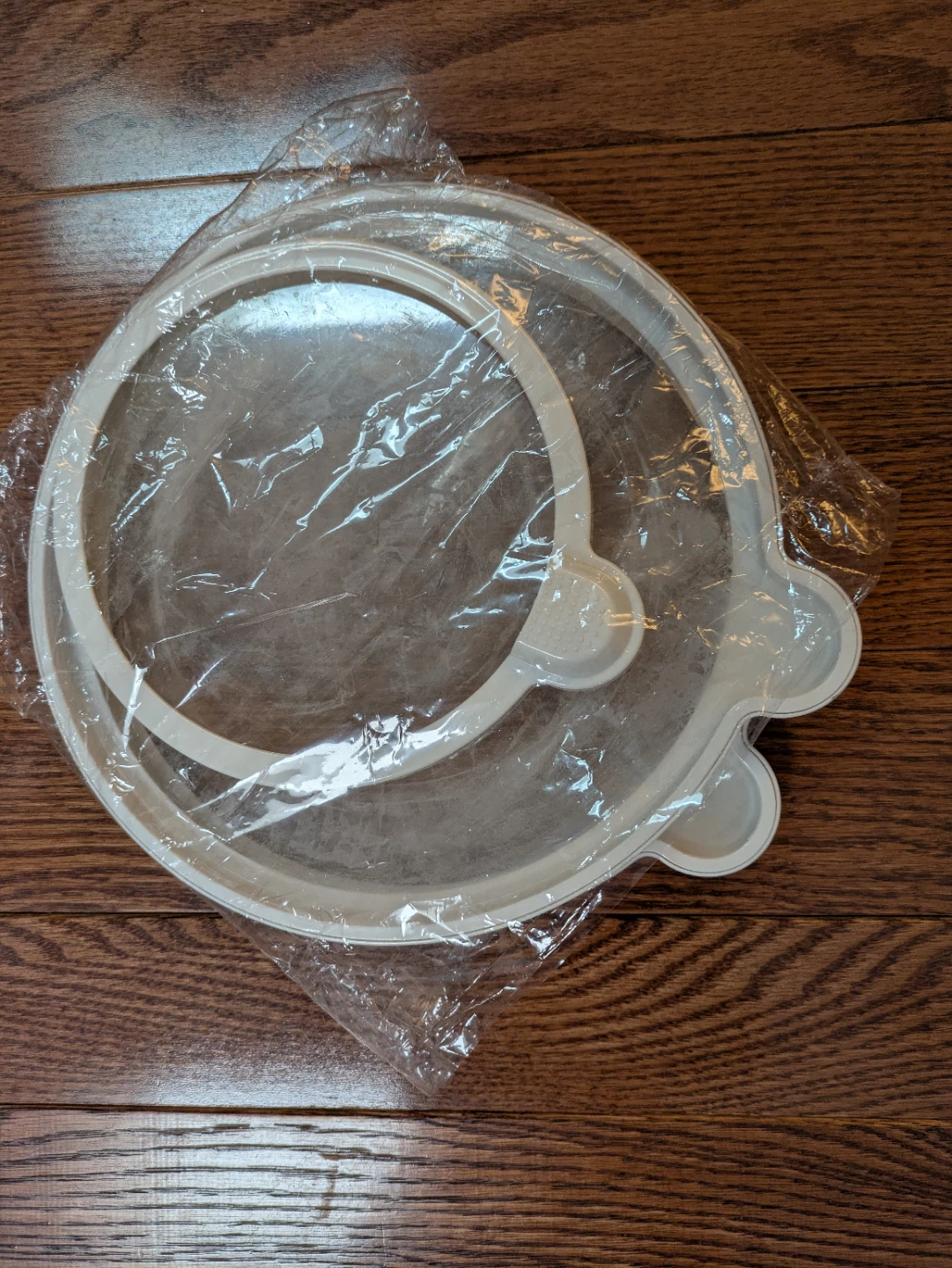 White Plastic Round Cake Carrier Lid/food saver