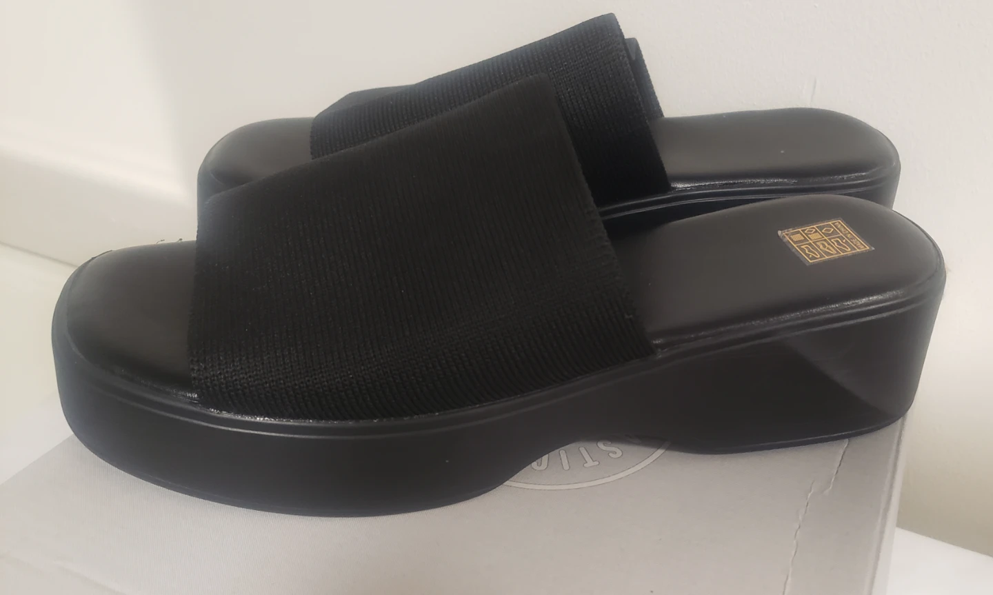 Brand new Fashion Summer Blach Slipers - photo 3