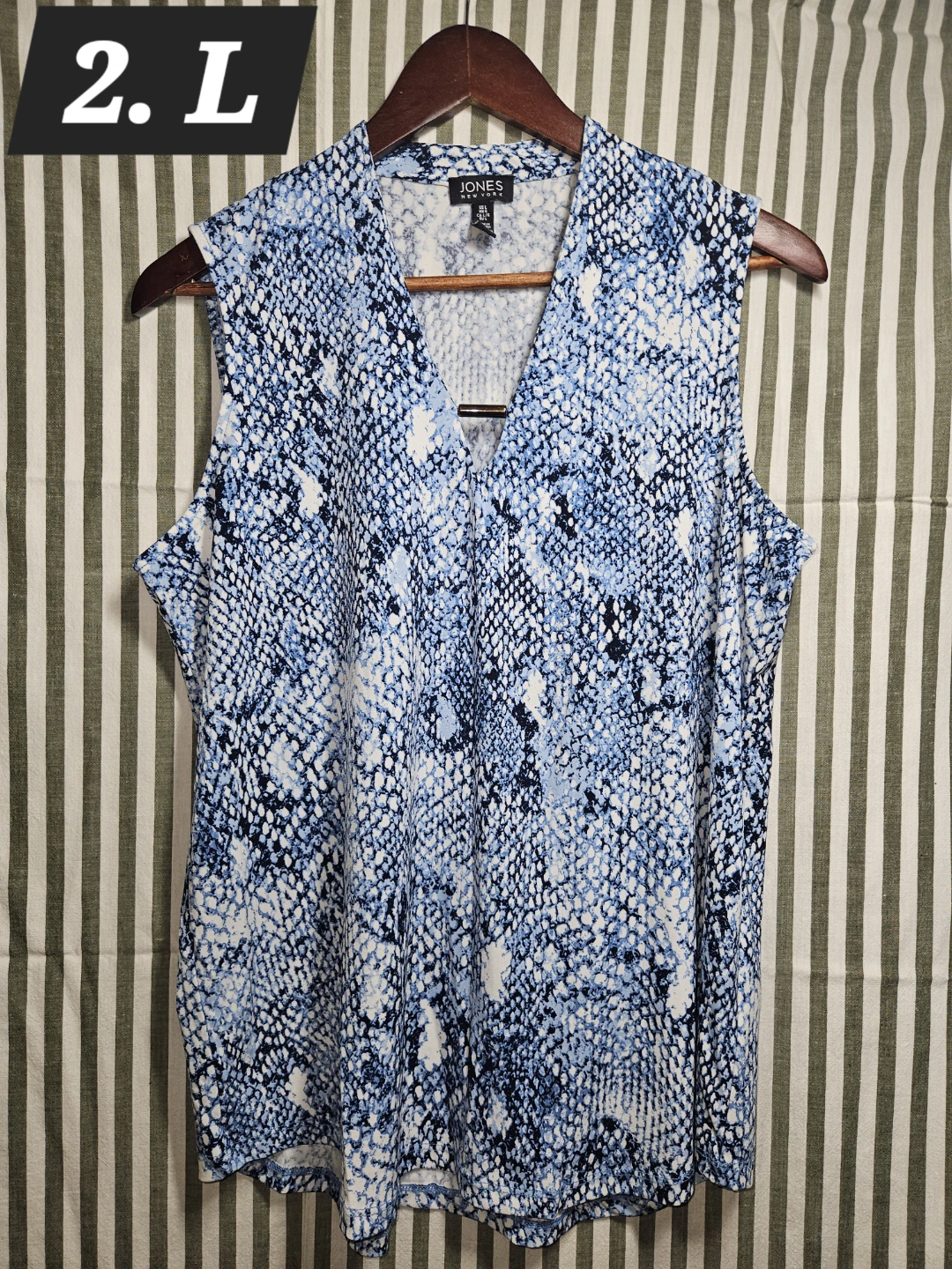 Jones New York Sleeveless V-Neck Top - Blue Snake Print - Size L