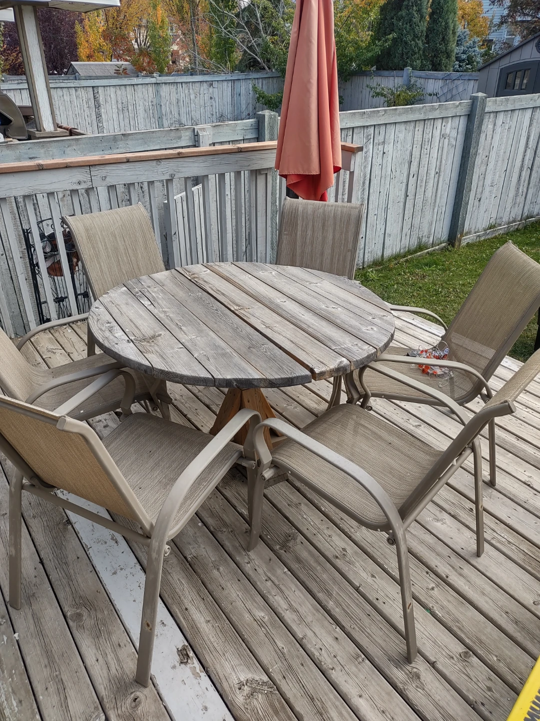 Round Patio Table and Chairs Set
