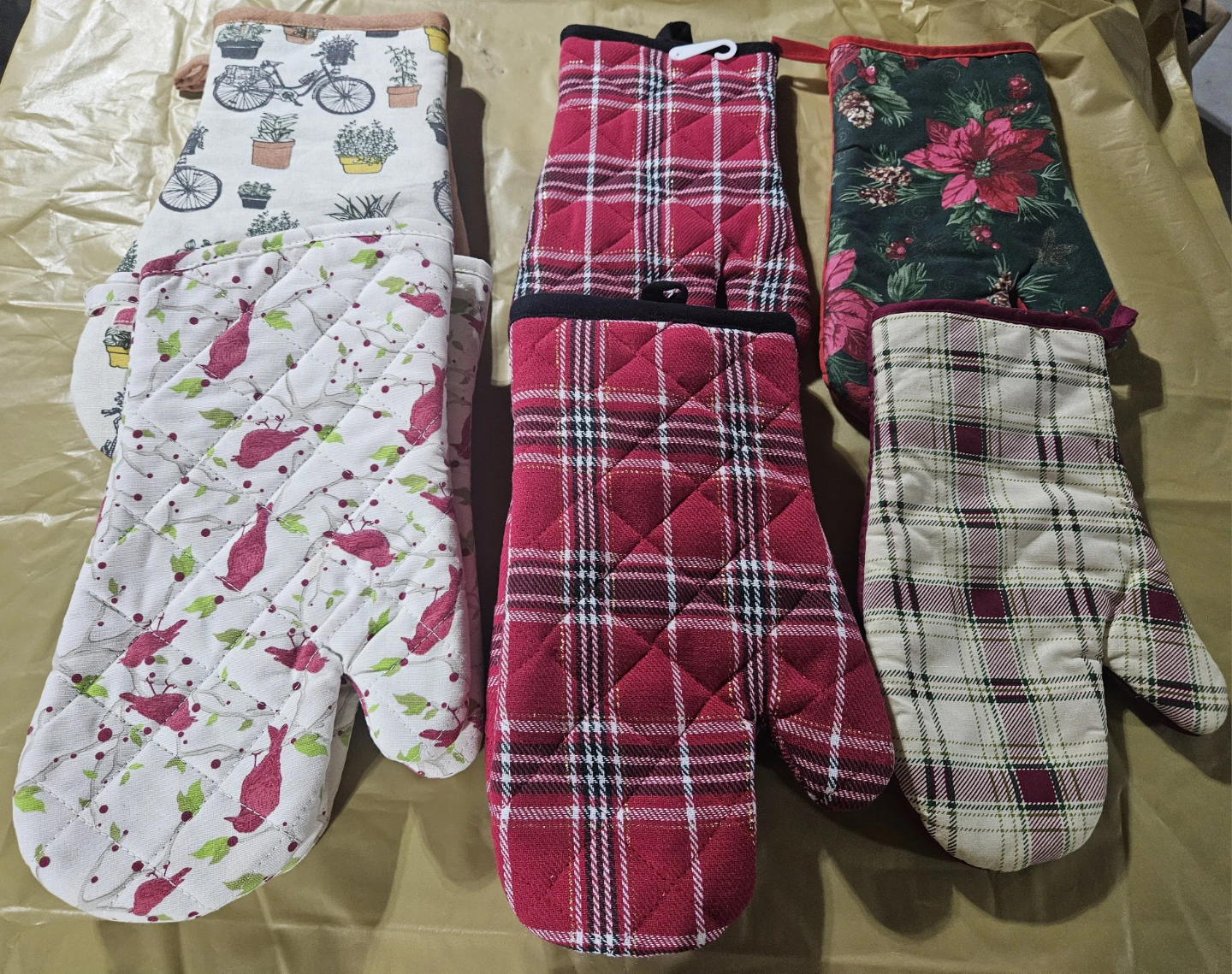 Set of 3 Oven Mitts and 3 single Mitts All NEW