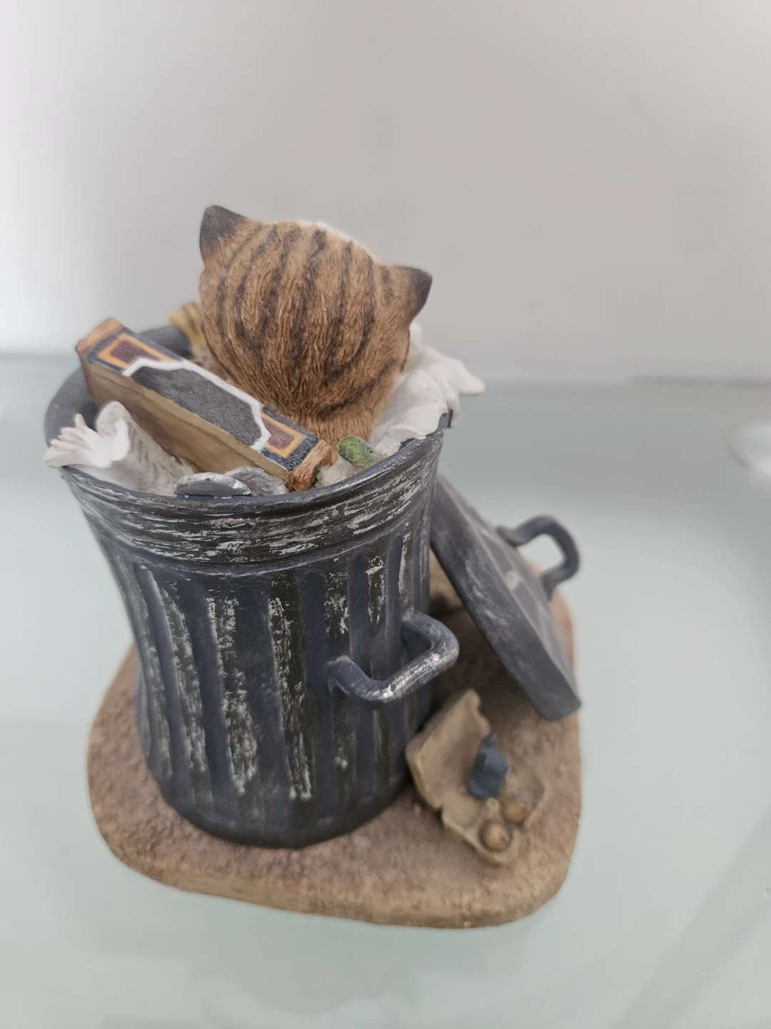 Comic & Curious Cats The Collector Figurine - photo 4