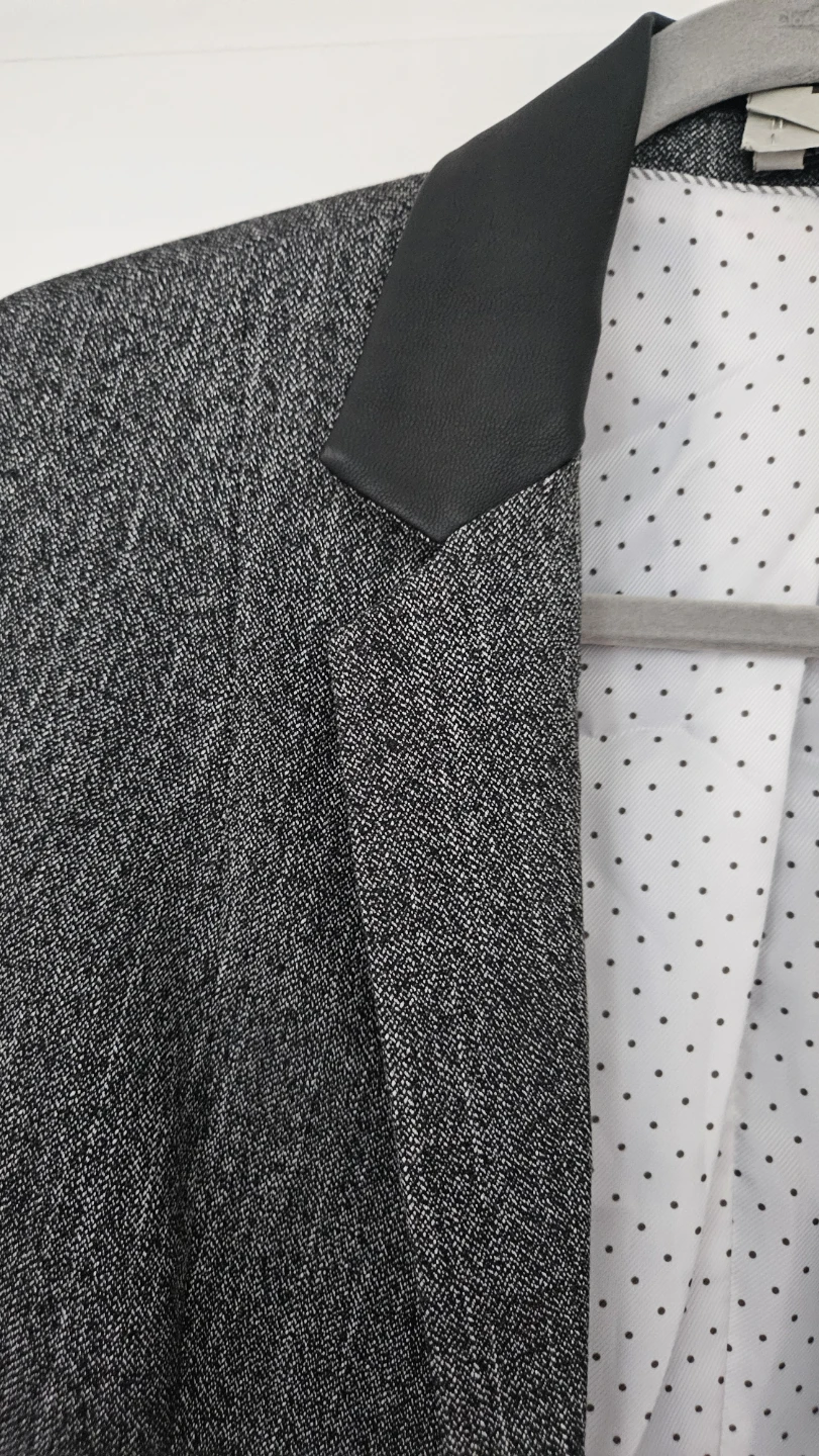 Size 6 - Express Women's Black & Grey Tweed Blazer - photo 5