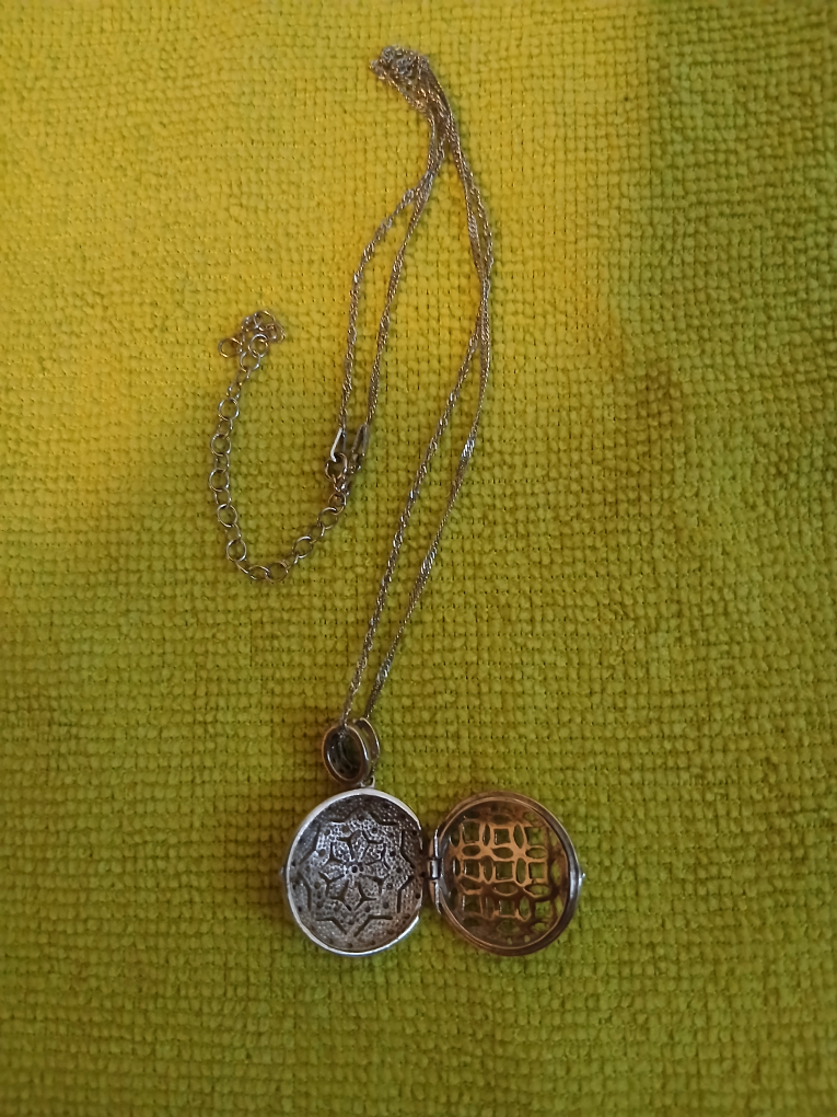 Silver Locket Necklace with Intricate Design - photo 3