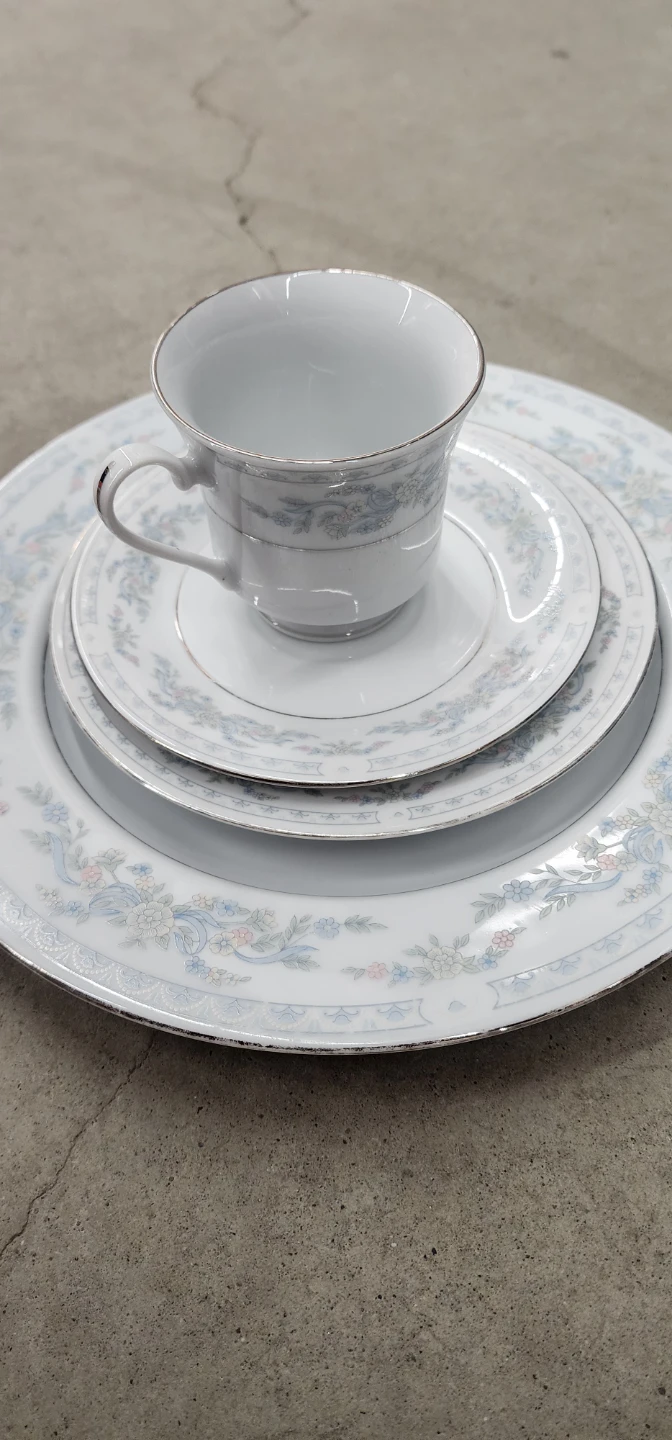 White Floral Dinnerware Set with Cups and Saucers - photo 2