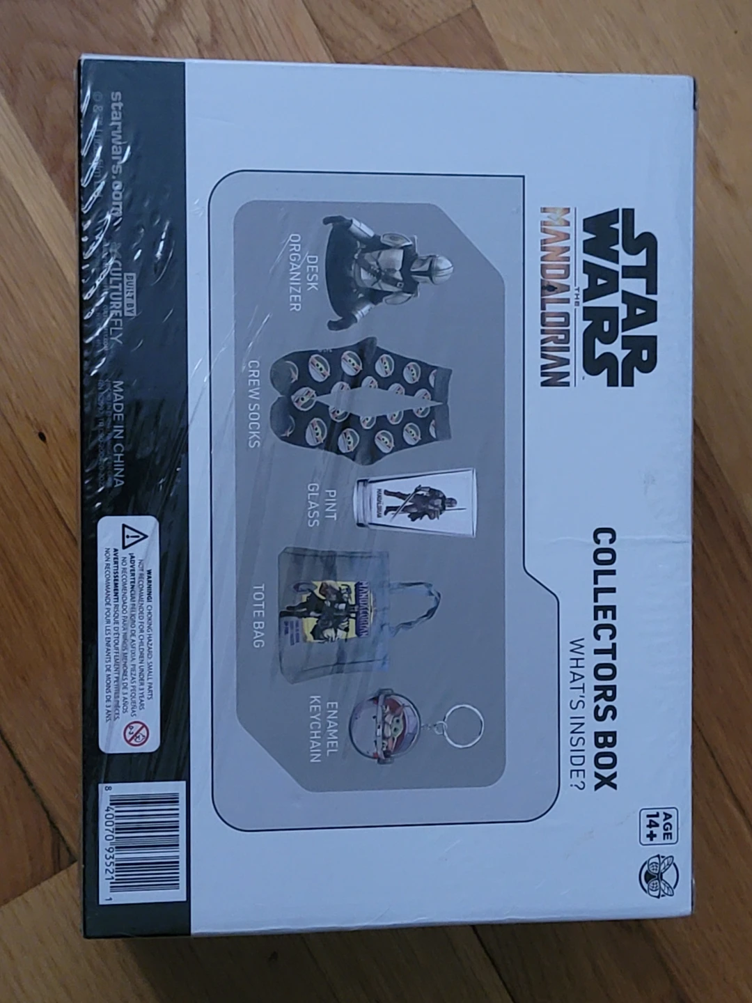 Star Wars The Mandalorian Collector's Box - photo 4