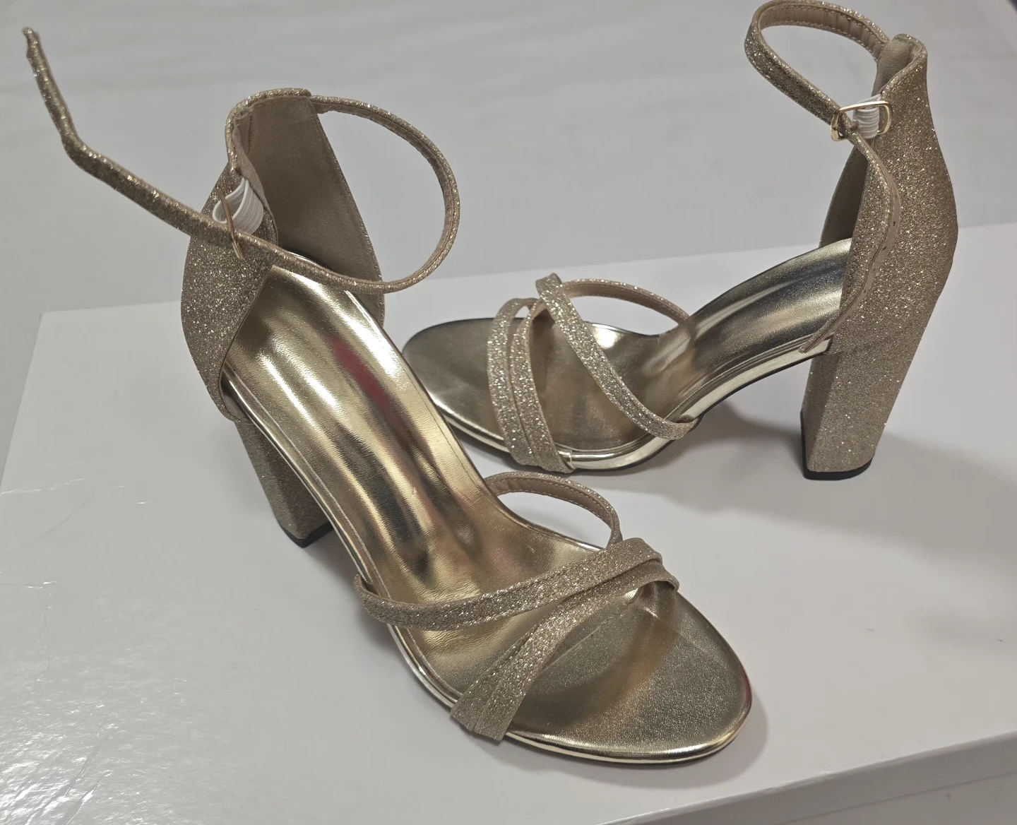 Brand new Women's Fashion Gold Glitter Sandals Size 39