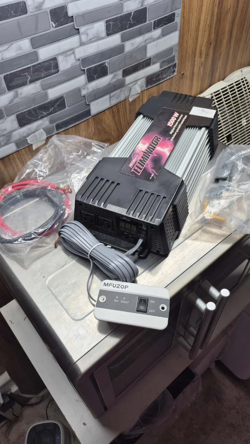 MotoMaster Eliminator 1500W Digital Power Inverter - photo 2