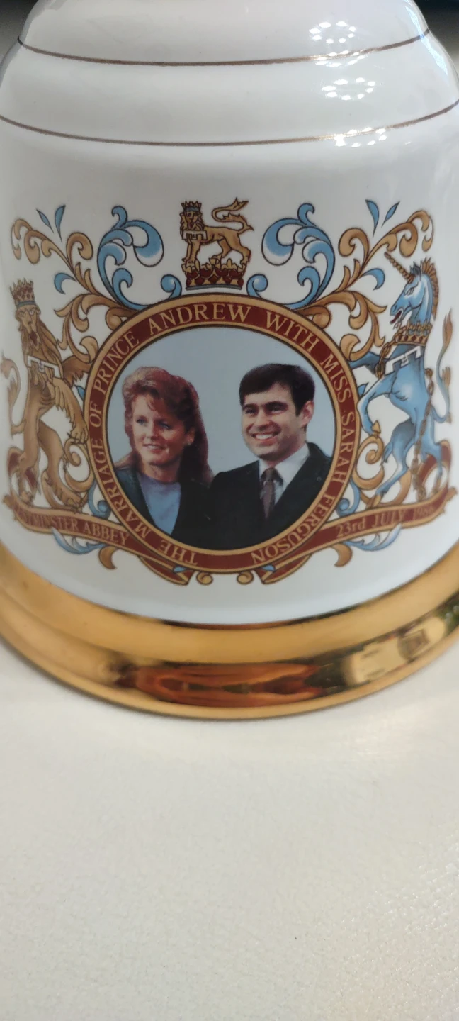 Wade Porcelain Bell Decanter Prince Andrew & Sarah Ferguson - photo 5