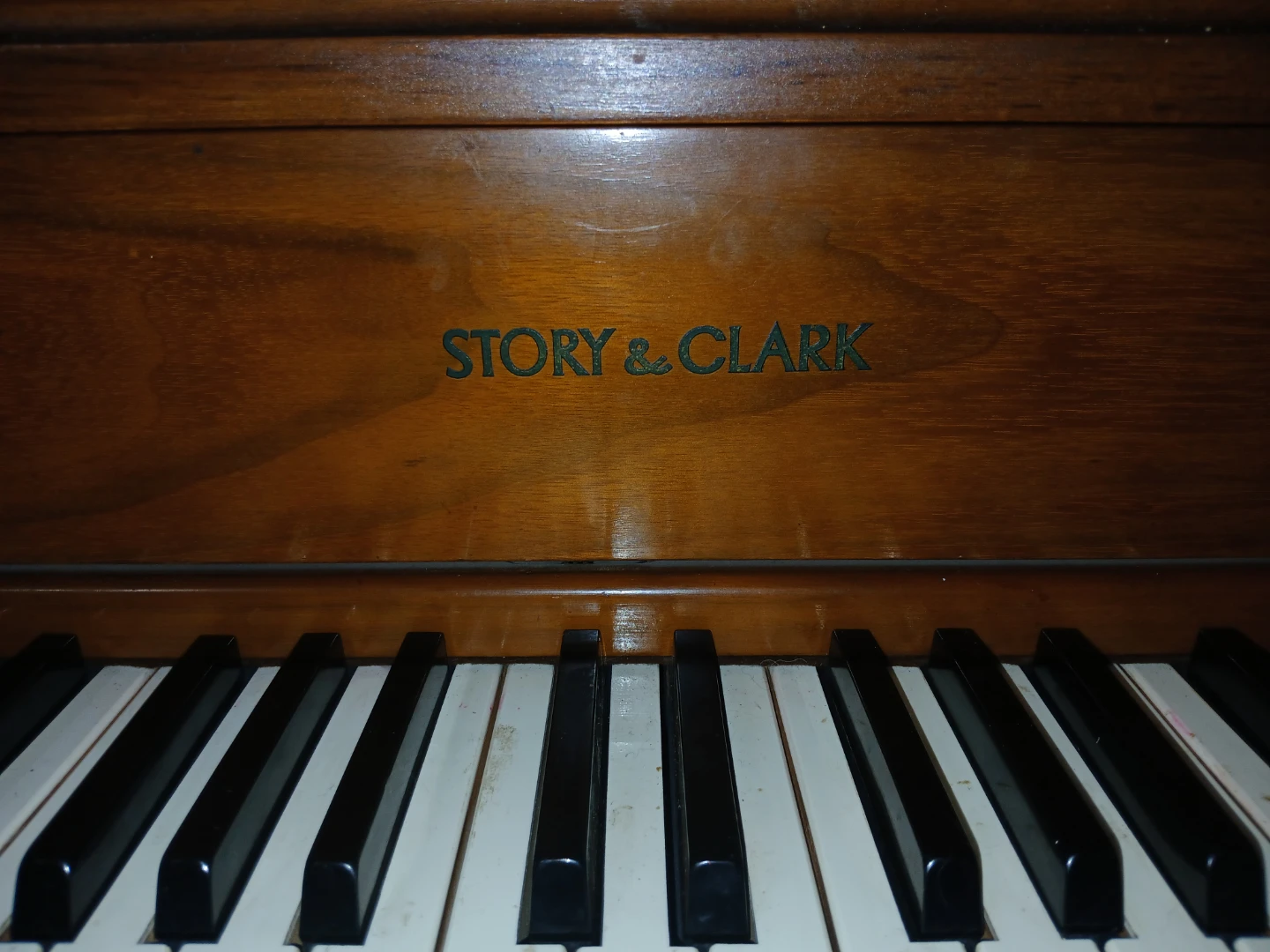 Story & Clark Upright Piano with Bench - photo 3