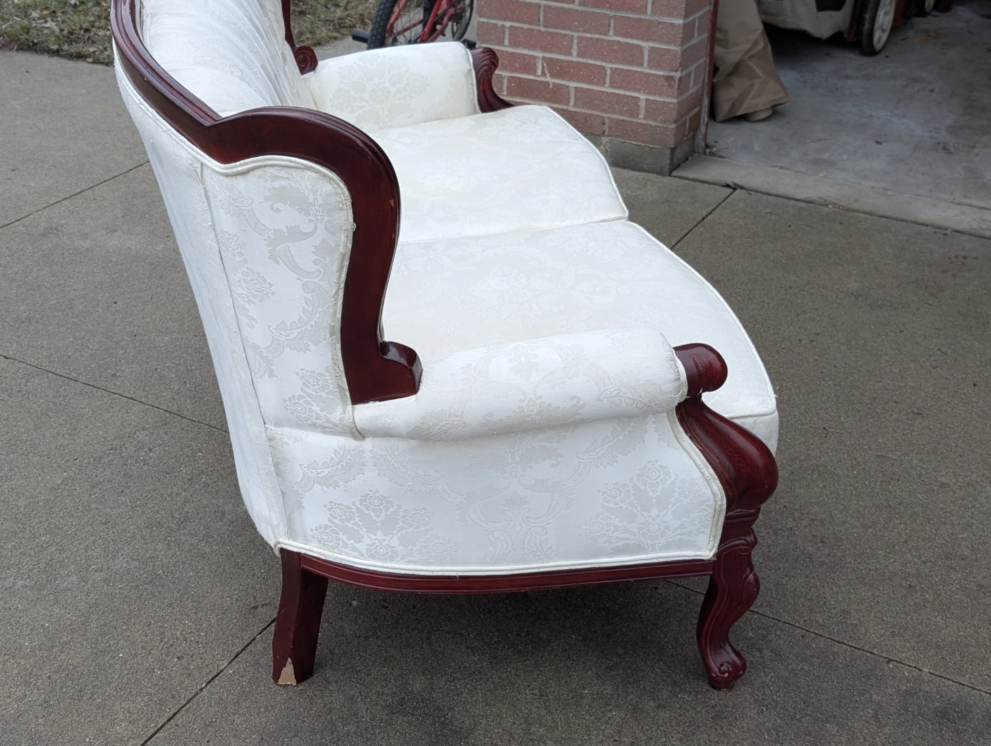 White Damask Sofa with Dark Wood Frame - photo 3