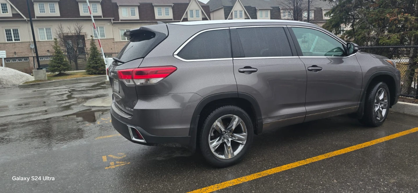 Grey Toyota Highlander SUV - photo 5
