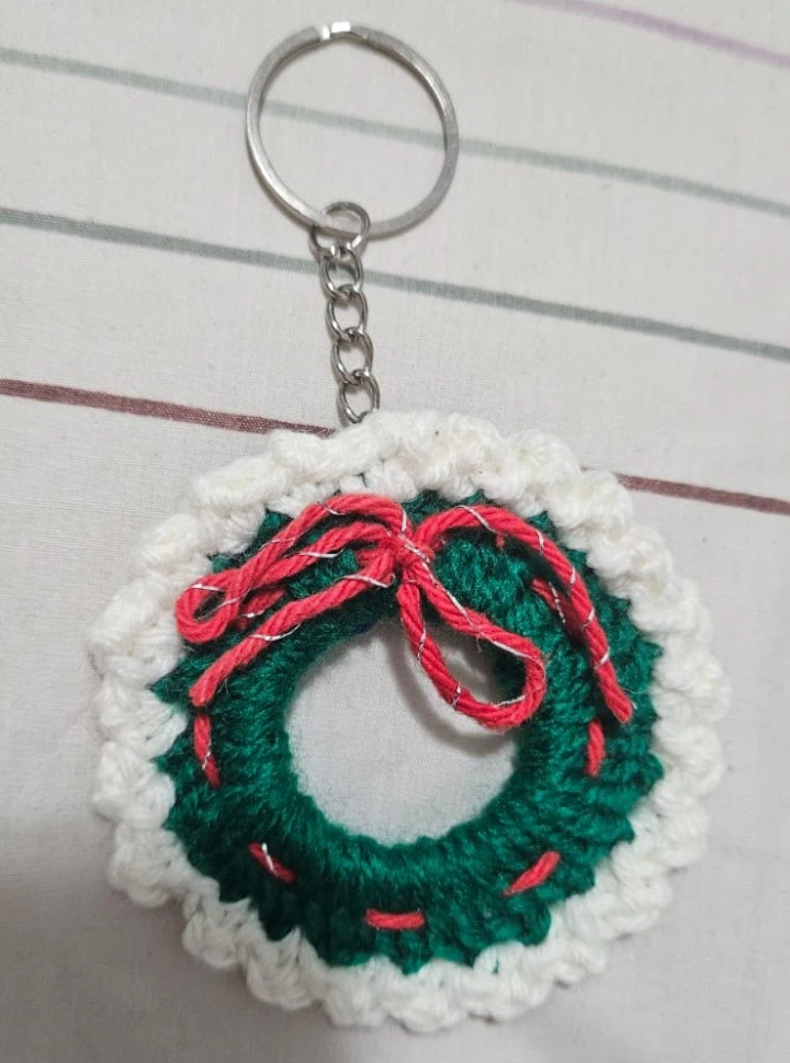 Handmade Crochet Christmas Wreath Keychain - photo 2
