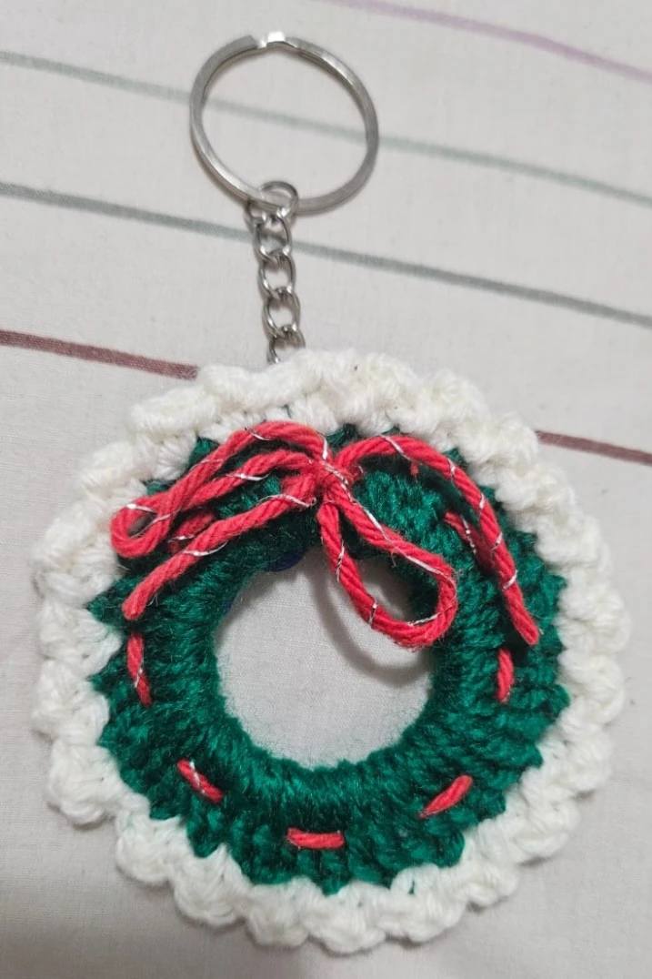 Handmade Crochet Christmas Wreath Keychain - photo 5