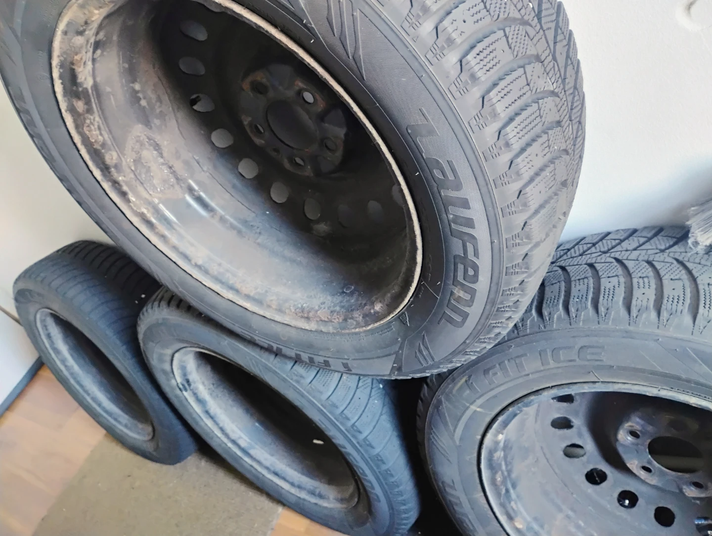 4 Winter Tires - 18 inch, 215/65R17 - photo 2