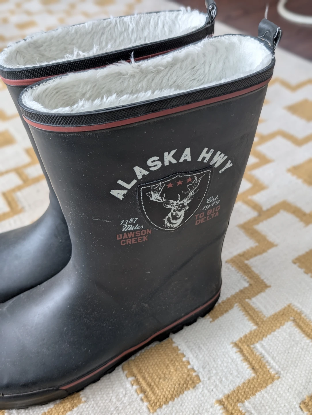 Barely Worn Size 6 Black Insulated Rubber Boots - photo 2