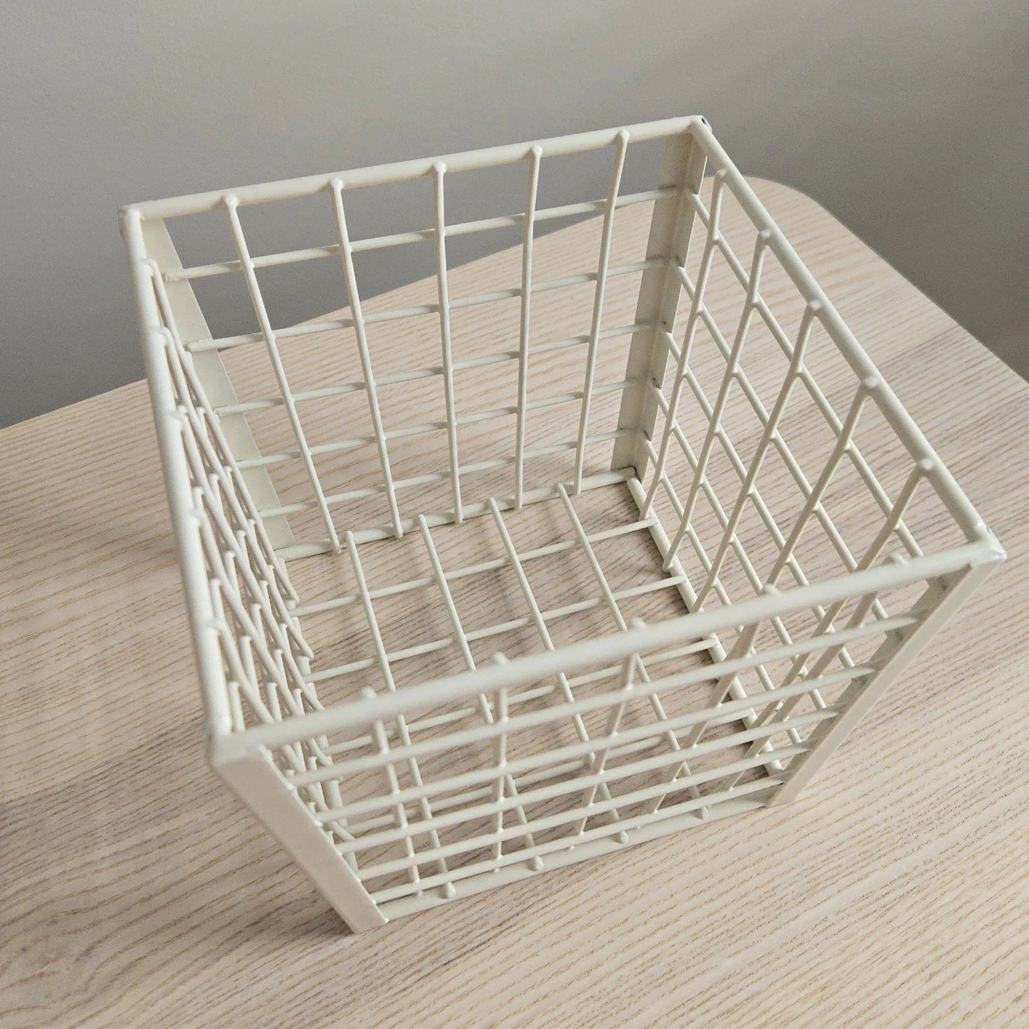 7 Beautiful Cream Colored Heavy Wired Baskets - photo 2