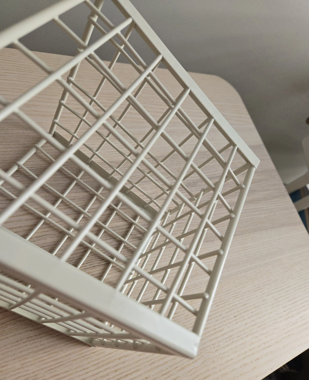 7 Beautiful Cream Colored Heavy Wired Baskets - photo 4