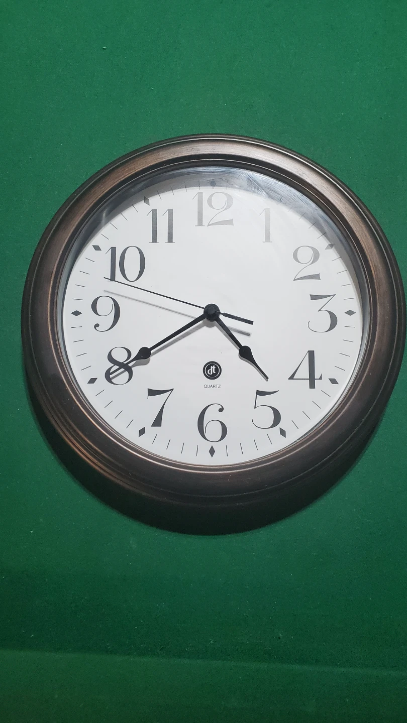 DT Quartz Wall Clock