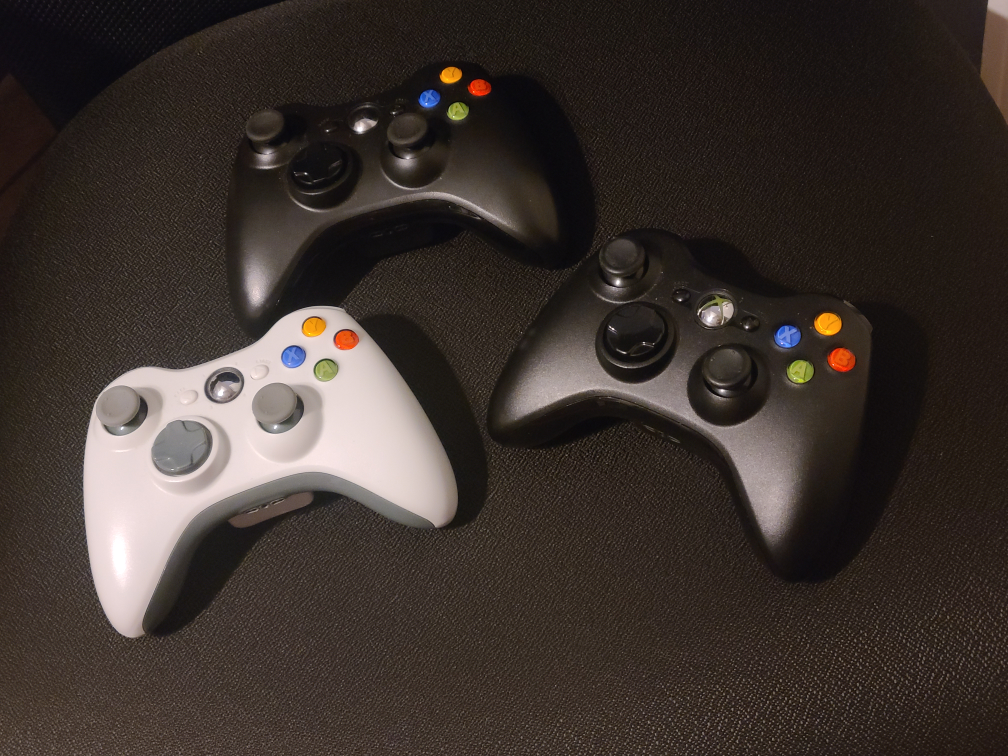 Xbox 360 Console with 3 Controllers - photo 3