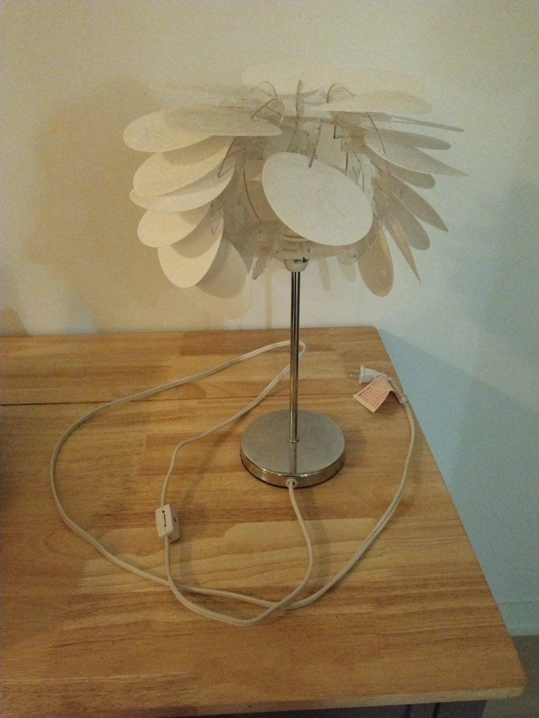 White Petal Table Lamp
