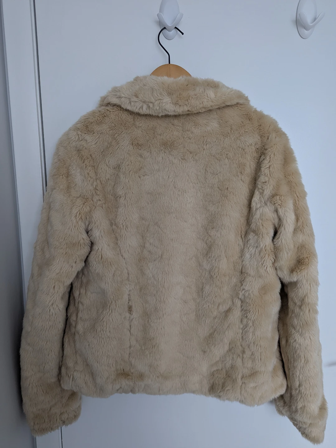 Abercrombie & Fitch Faux Fur Jacket - Size M - photo 2