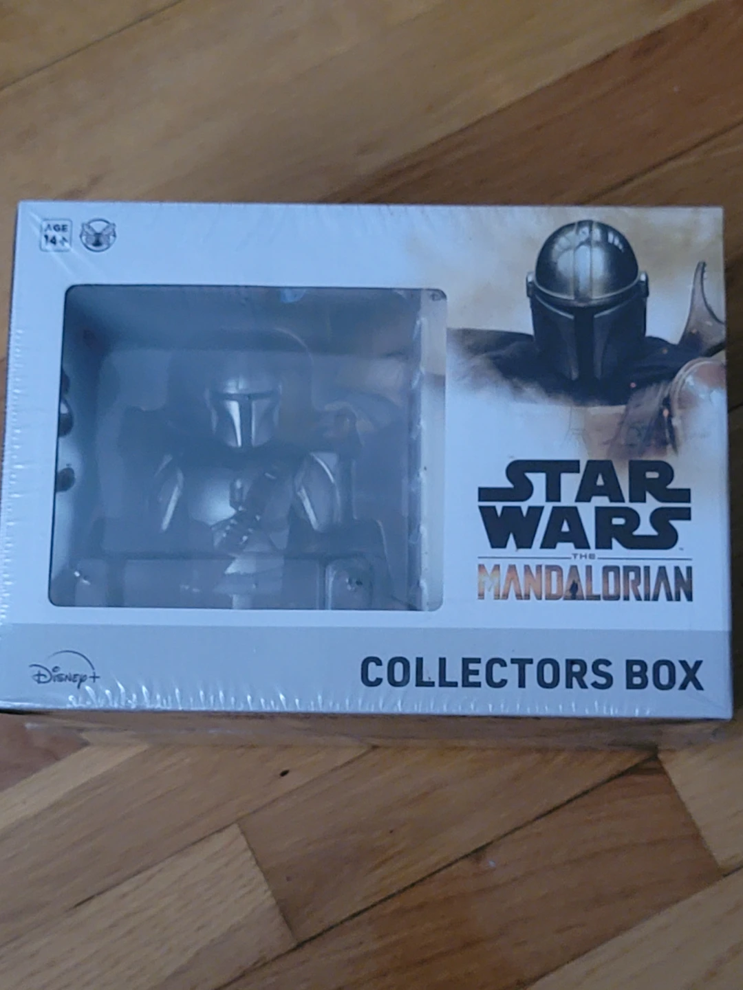 Star Wars The Mandalorian Collector's Box - photo 2