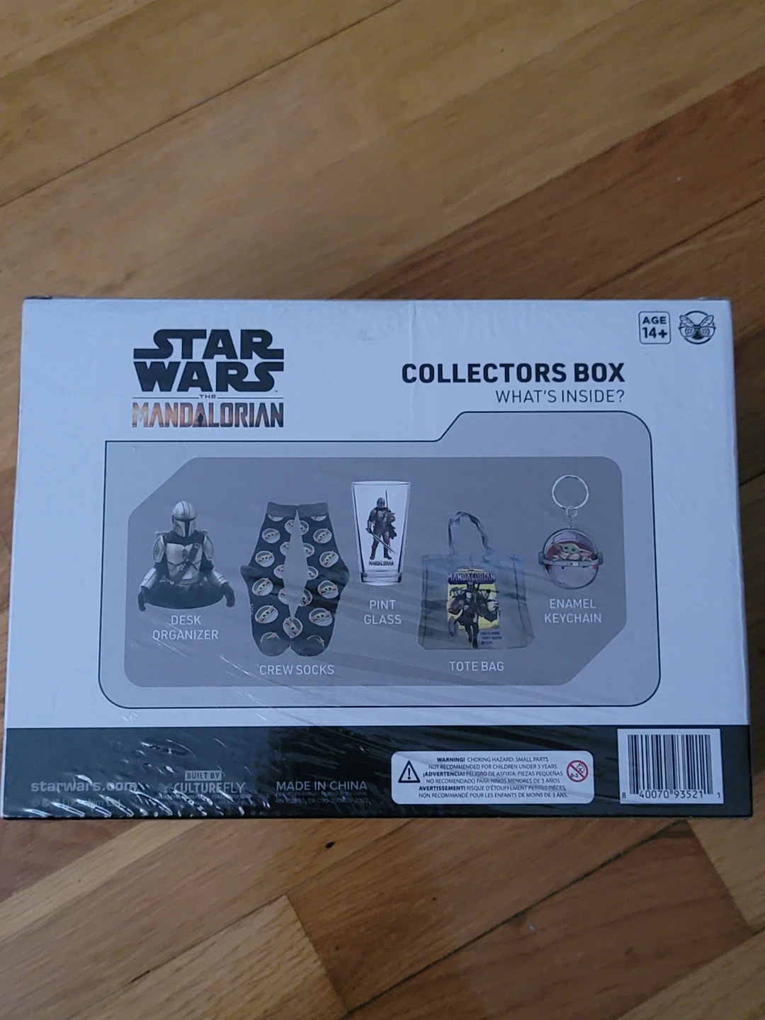 Star Wars The Mandalorian Collector's Box - photo 5