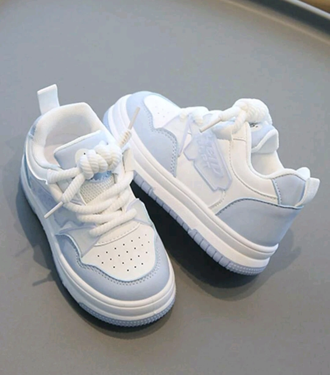 Kids' White and Blue Sneakers. Size EUR21 - photo 2