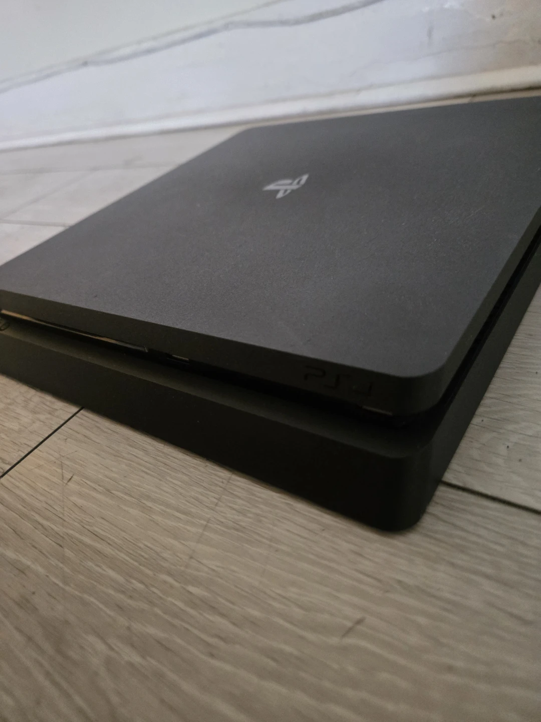 Ps4 slim 1tb - photo 2