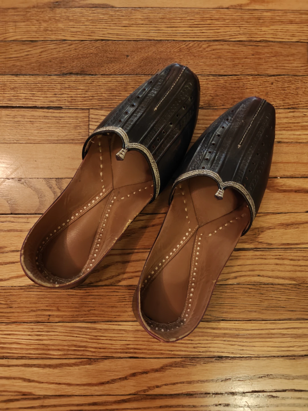 Black Leather Punjabi Jutti Shoes