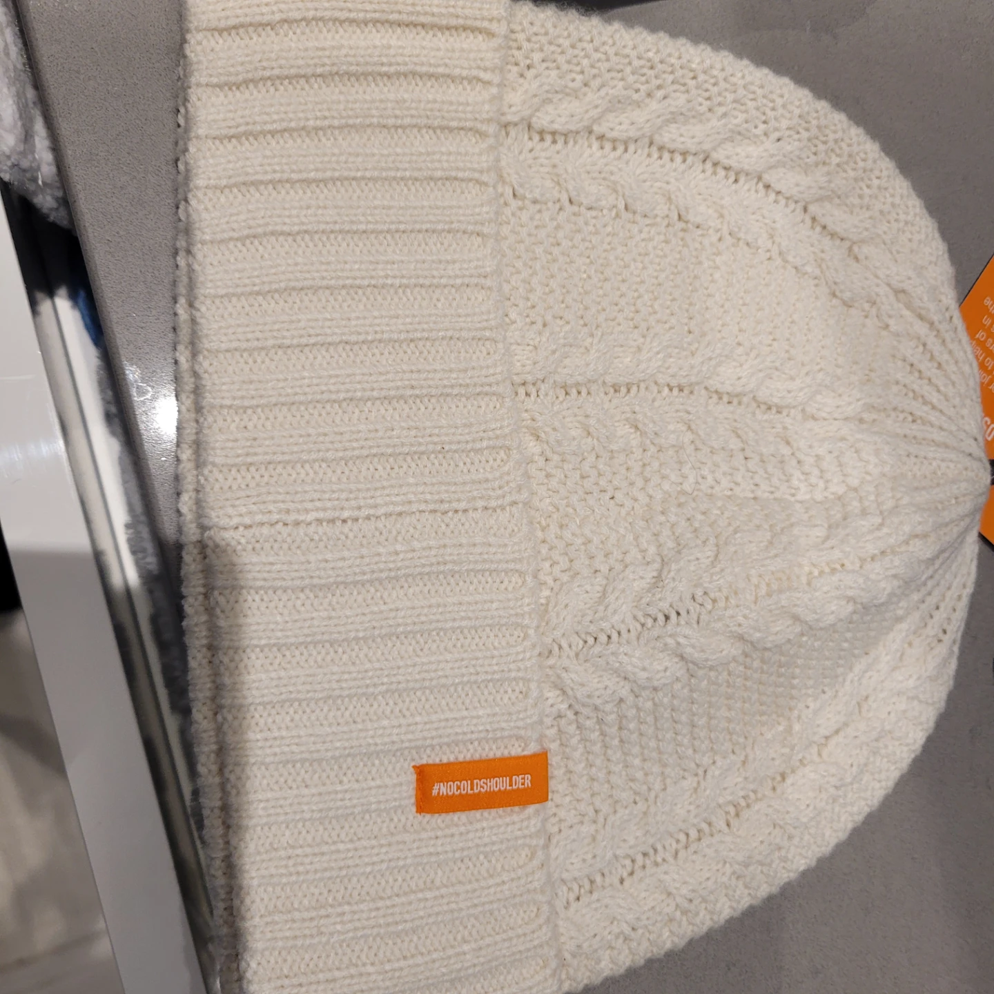 BNWT $50 Nobis White Cable Knit Beanie - photo 3