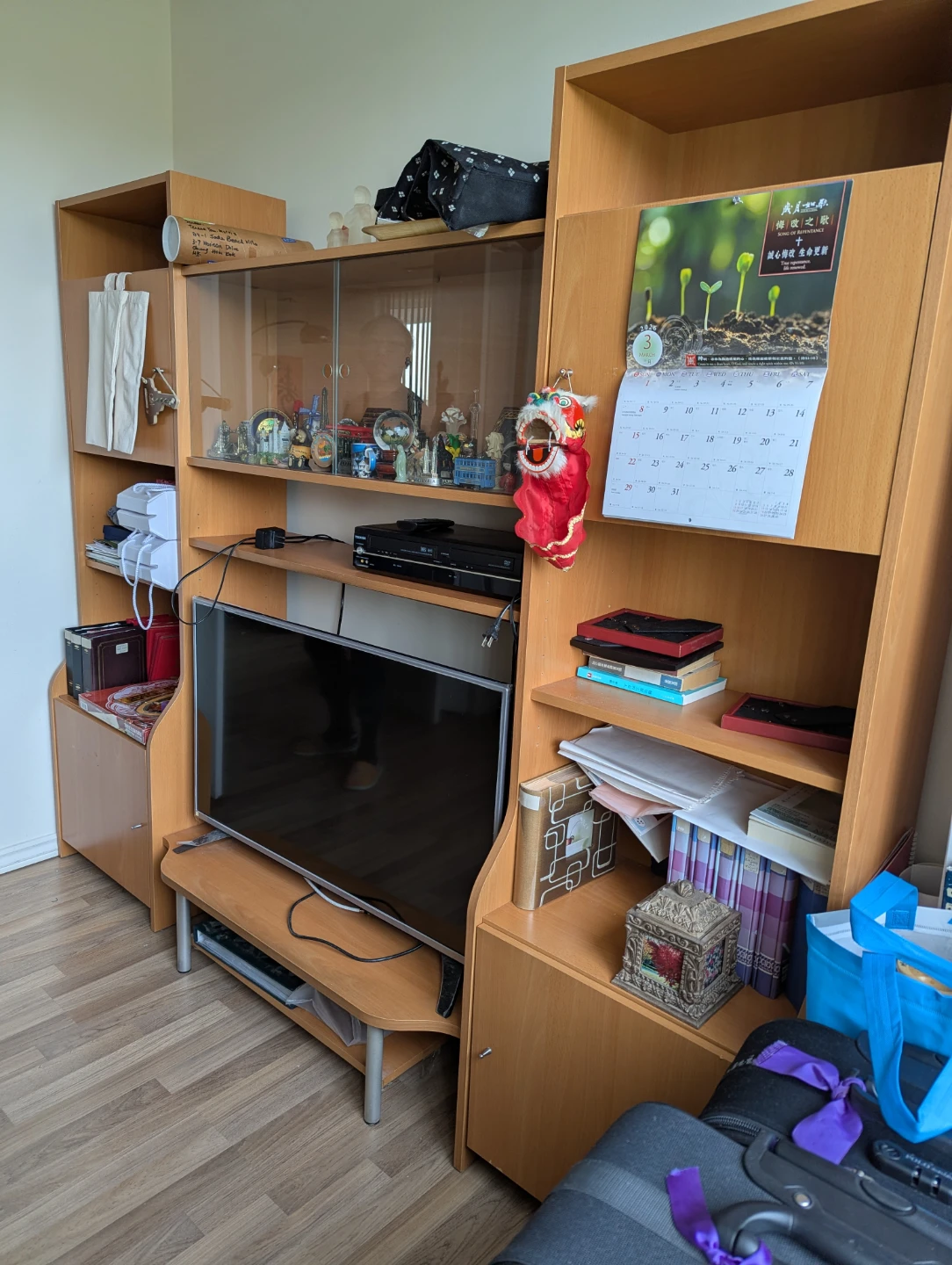 Free IKEA entertainment unit with glass cabinets - photo 2