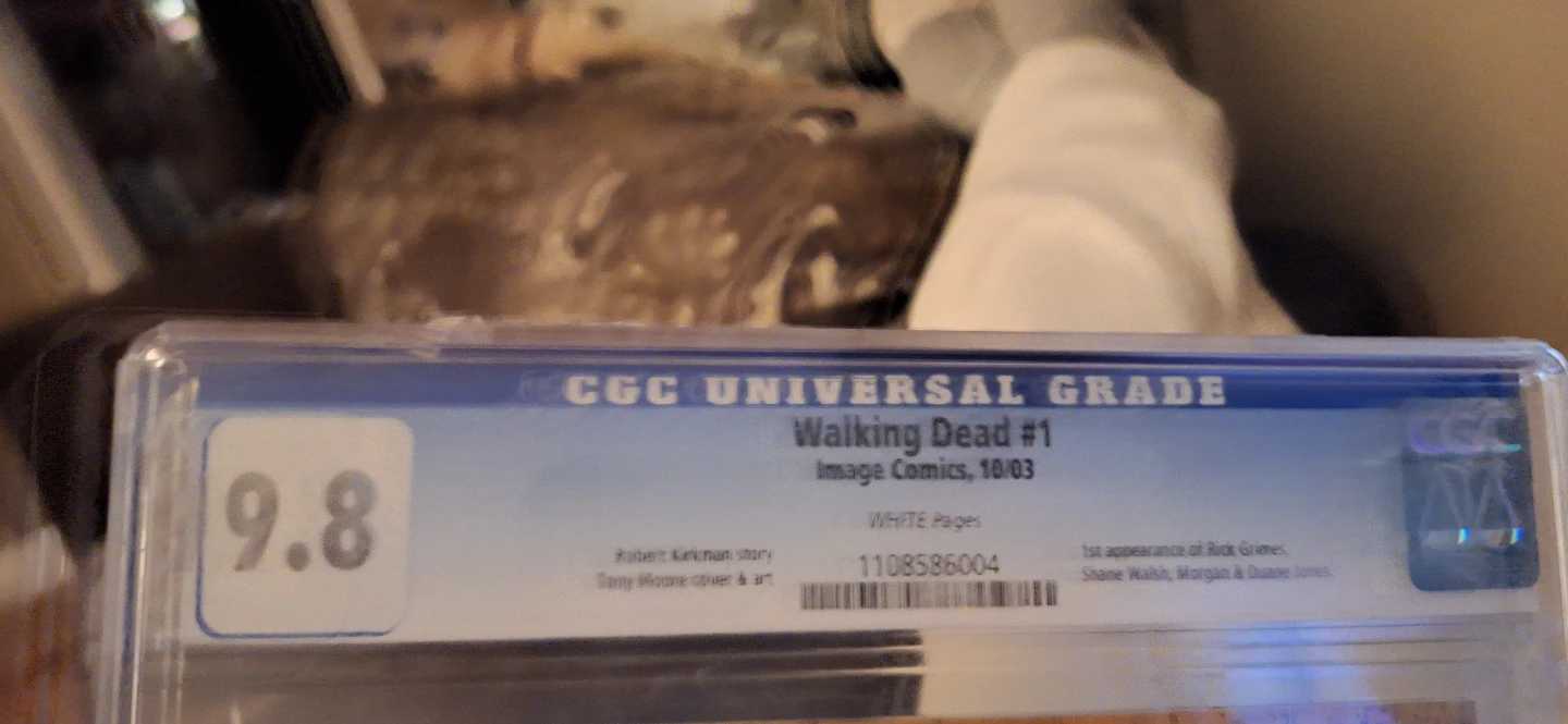 The Walking Dead #1 CGC Universal Grade 9.8 - photo 4