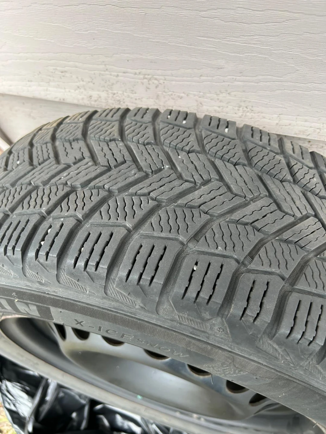 Michelin X-Ice Snow Tire 215/60R16 - photo 4