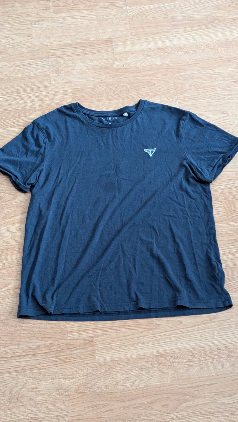 Men's Guess T Shirt - Size M - Small Logo Tee - Black