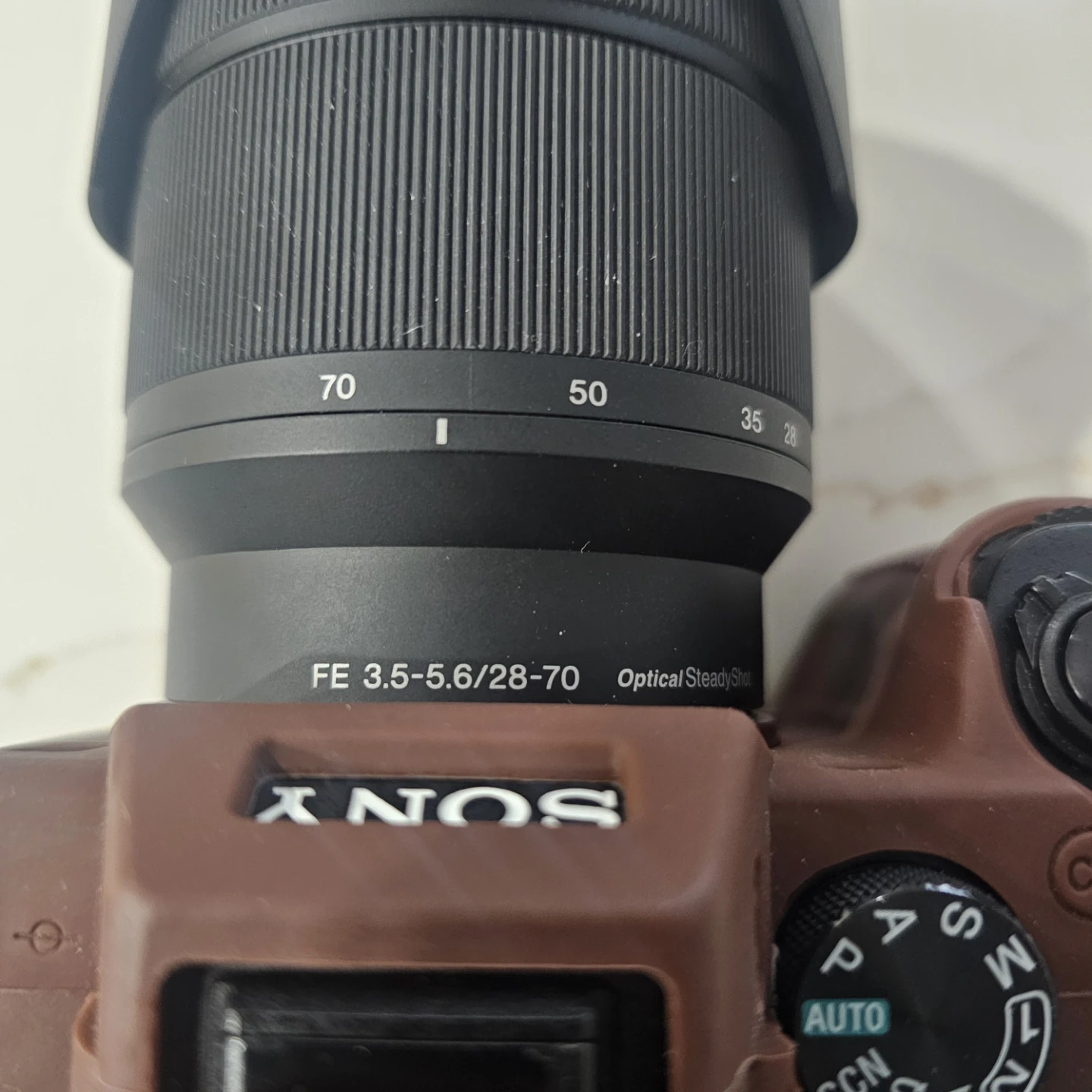 Sony FE 3.5-5.6/28-70 OSS Lens - photo 4