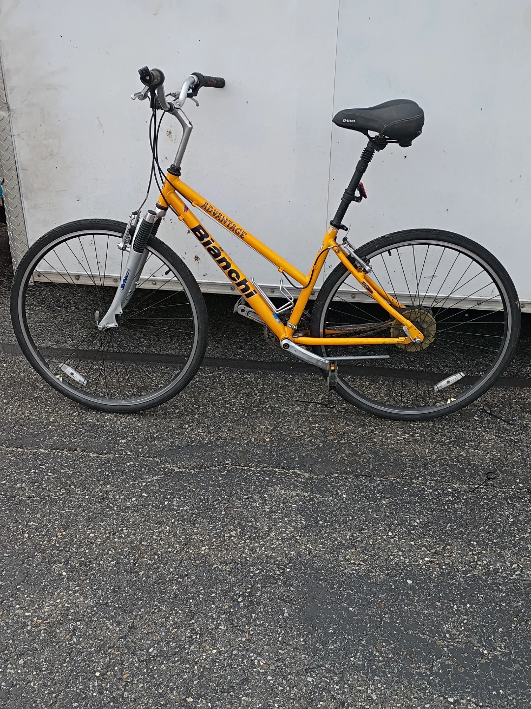 Yellow Bianchi Advantage Hybrid Bike
