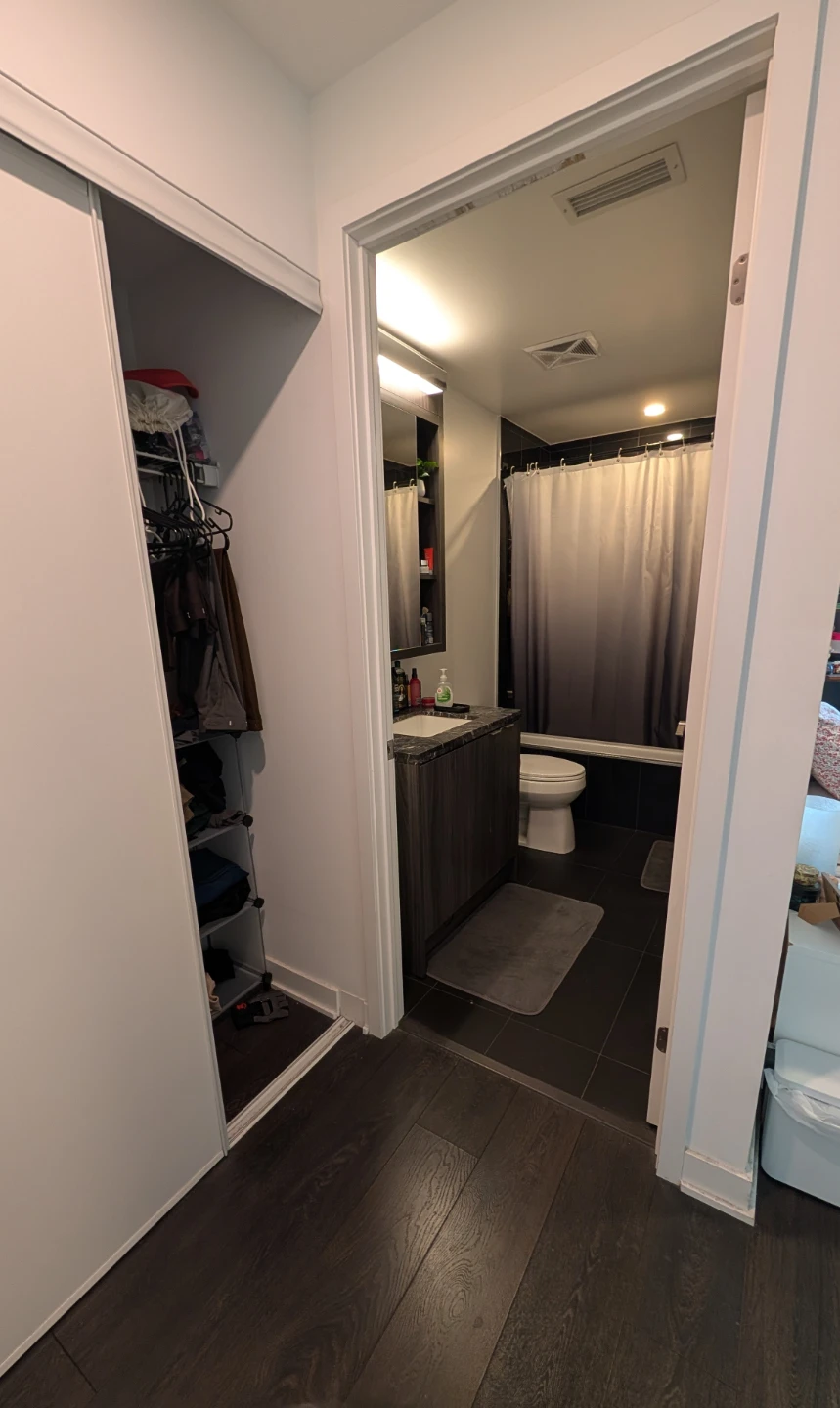 Primary bedroom ensuite bathroom for sublease - photo 3