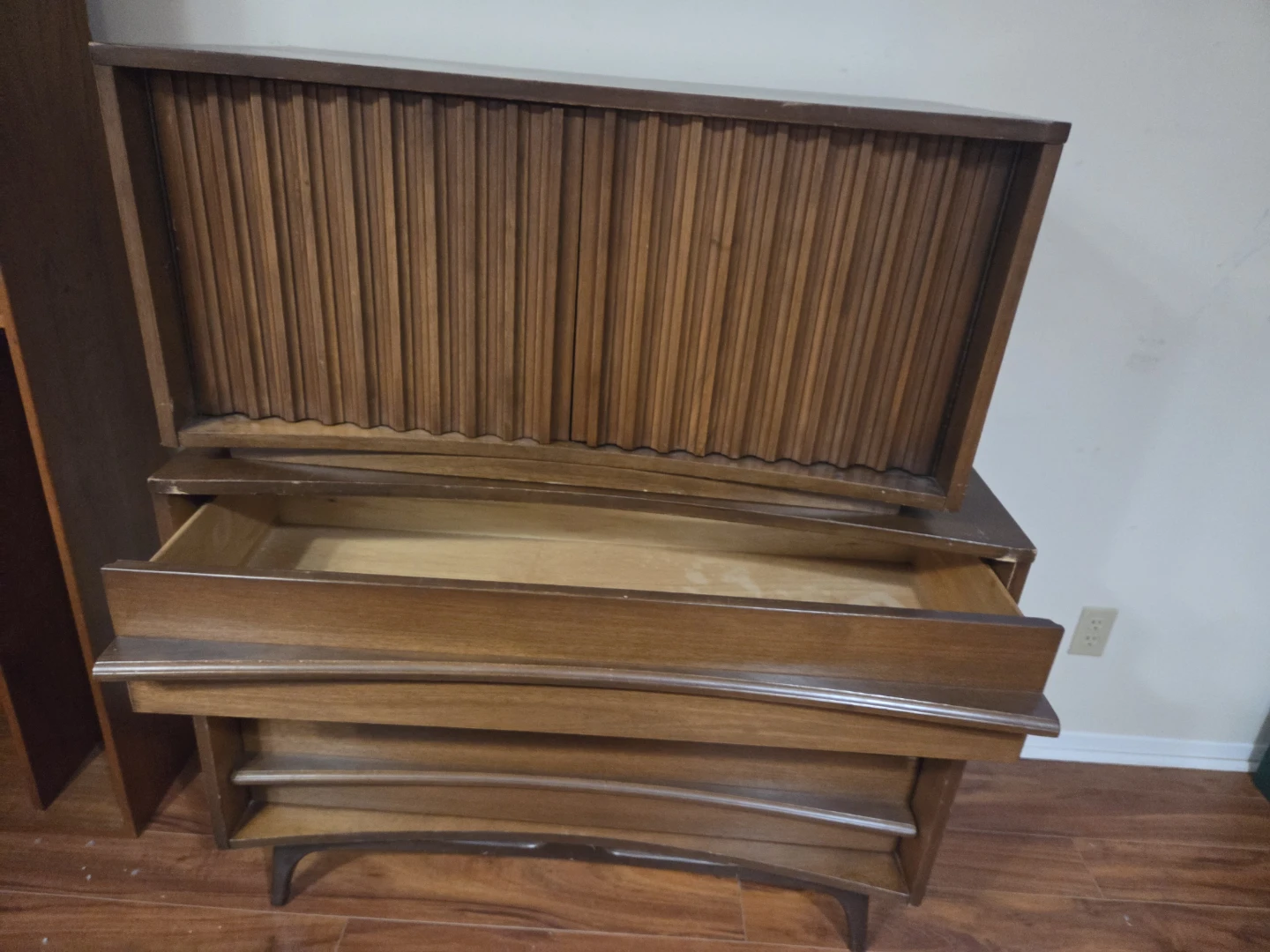 Mid-Century Modern Wood Dresser - photo 2