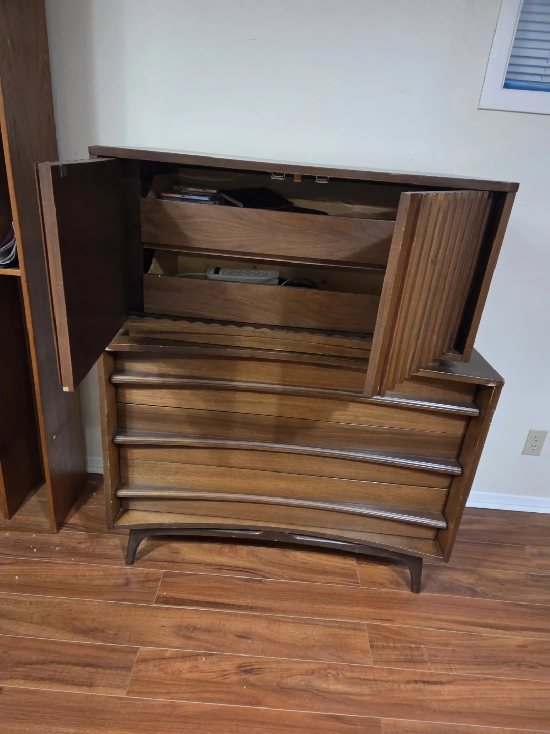 Mid-Century Modern Wood Dresser - photo 3