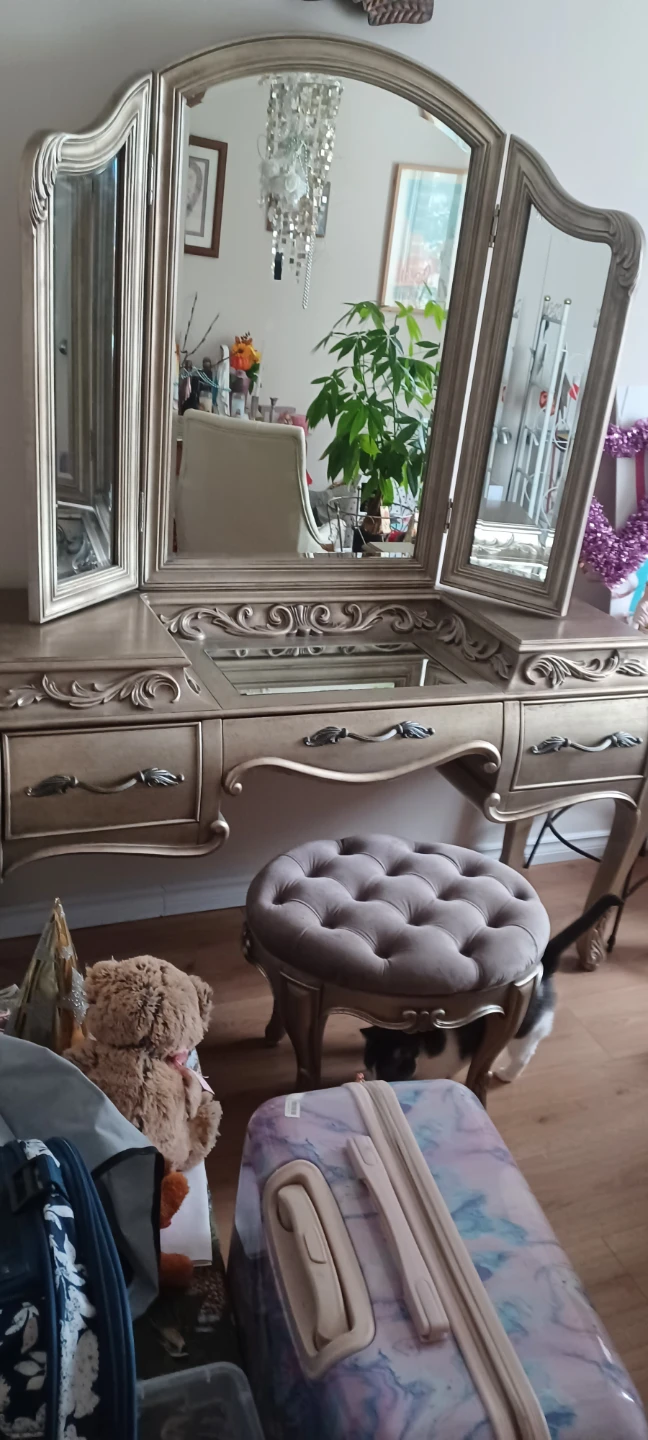 Ornate Tri-Fold Vanity Mirror with Stool